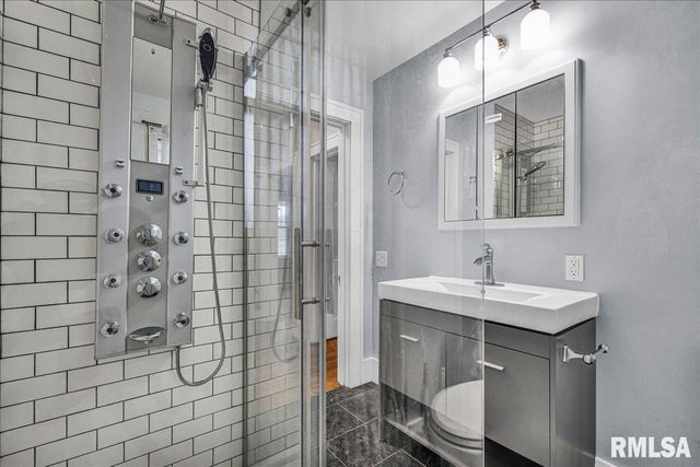 1014 N SUMMIT Boulevard, Peoria, IL 61606