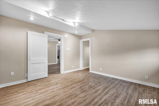 1014 N SUMMIT Boulevard, Peoria, IL 61606