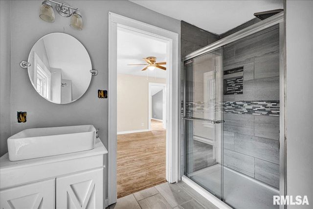 1014 N SUMMIT Boulevard, Peoria, IL 61606