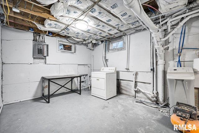 1014 N SUMMIT Boulevard, Peoria, IL 61606