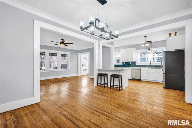 1014 N SUMMIT Boulevard, Peoria, IL 61606