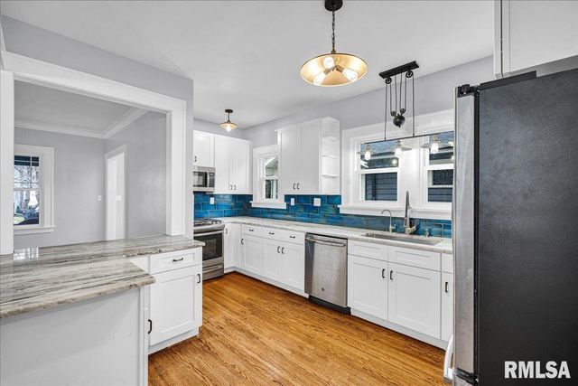 1014 N SUMMIT Boulevard, Peoria, IL 61606