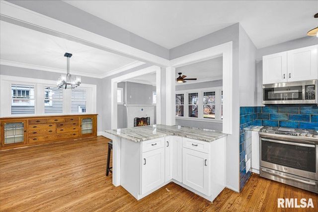 1014 N SUMMIT Boulevard, Peoria, IL 61606