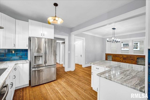 1014 N SUMMIT Boulevard, Peoria, IL 61606