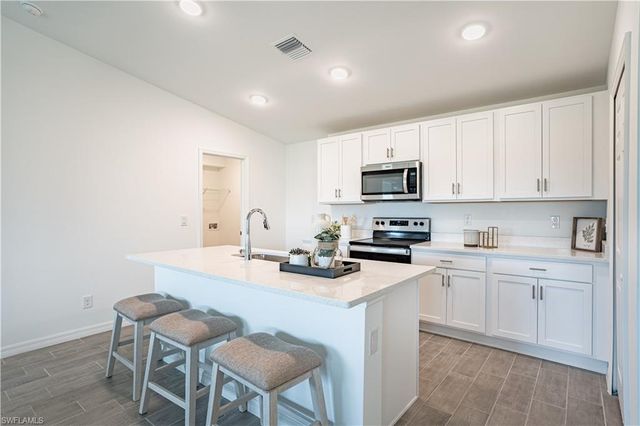 2117 NE 33rd ST, Cape Coral, FL 33909
