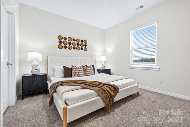 639 13th Avenue Drive NE, Hickory, NC 28601