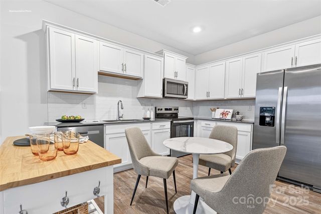 639 13th Avenue Drive NE, Hickory, NC 28601