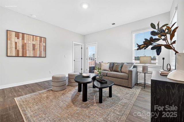 639 13th Avenue Drive NE, Hickory, NC 28601