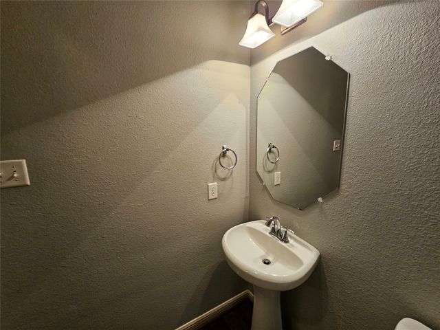 8627 Calvin Road, Irving, TX 75063