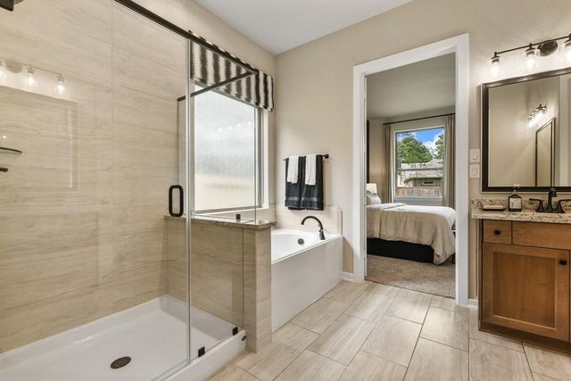 2402 Garden Arbor, Tomball, TX 77375