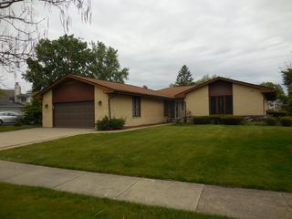 2653 N Bradford Drive, Arlington Heights, IL 60004