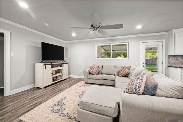 6677 Landmor Dr, Greenwell Springs, LA 70739