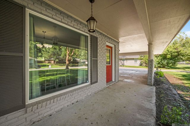 6677 Landmor Dr, Greenwell Springs, LA 70739