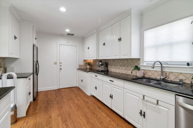 5902 Mccommas Boulevard, Dallas, TX 75206