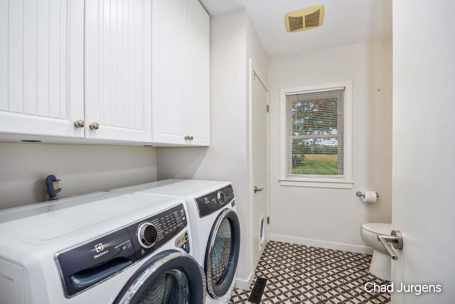 9379 Kalamazoo Avenue Se, Gaines Twp, MI 49316