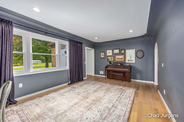 9379 Kalamazoo Avenue Se, Gaines Twp, MI 49316
