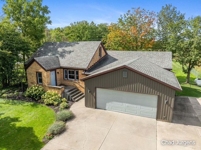 9379 Kalamazoo Avenue Se, Gaines Twp, MI 49316