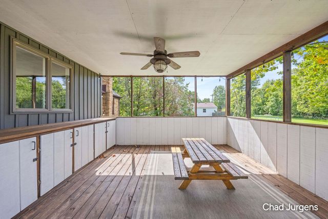 9379 Kalamazoo Avenue Se, Gaines Twp, MI 49316
