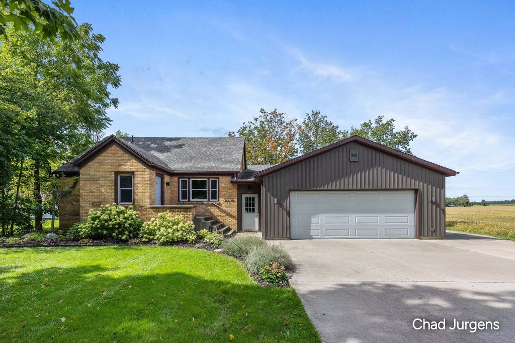 9379 Kalamazoo Avenue Se, Gaines Twp, MI 49316