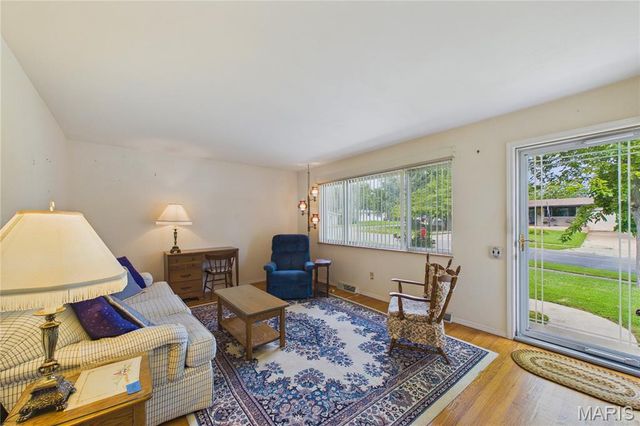 1560 Starling Drive, Florissant, MO 63031