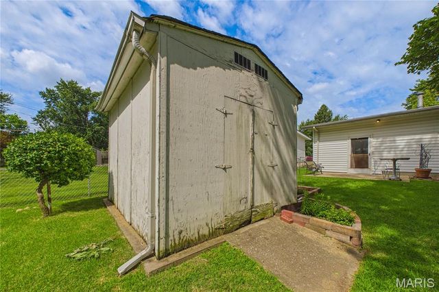 1560 Starling Drive, Florissant, MO 63031