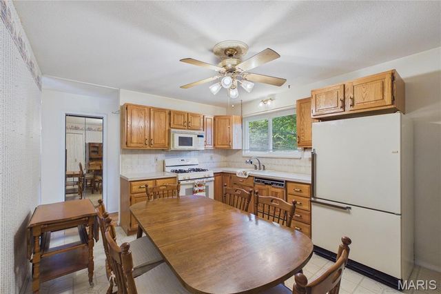 1560 Starling Drive, Florissant, MO 63031