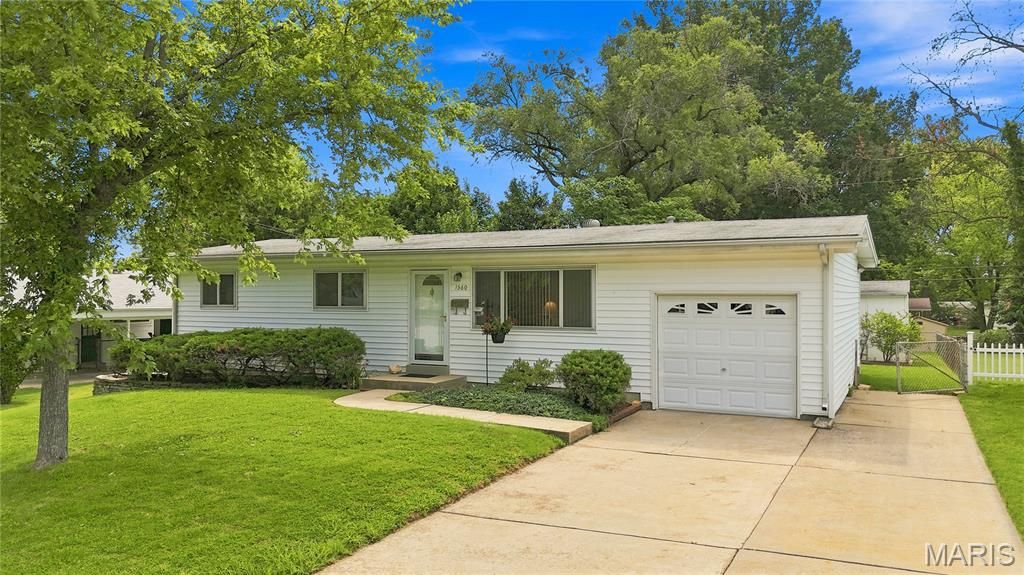 1560 Starling Drive, Florissant, MO 63031