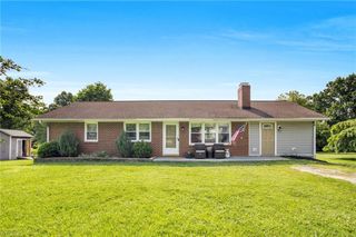 2725 Valleyspring Road, Kernersville, NC 27284