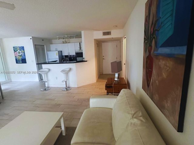 19555 E Country Club Dr 8206, Aventura, FL 33180