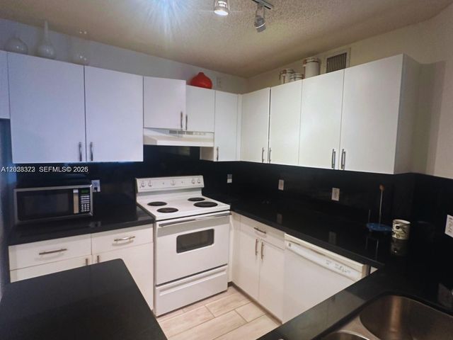 19555 E Country Club Dr 8206, Aventura, FL 33180