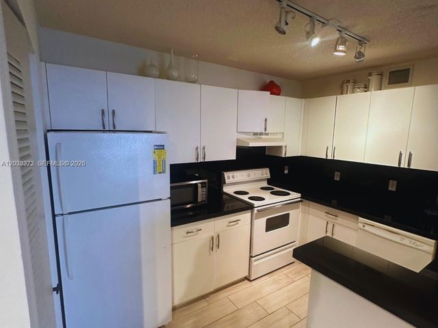 19555 E Country Club Dr 8206, Aventura, FL 33180