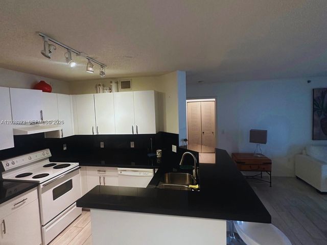 19555 E Country Club Dr 8206, Aventura, FL 33180