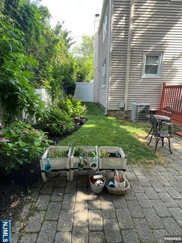 16-18 Morlot Avenue, Fair Lawn, NJ 07410