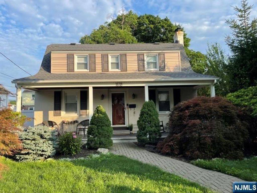 16-18 Morlot Avenue, Fair Lawn, NJ 07410