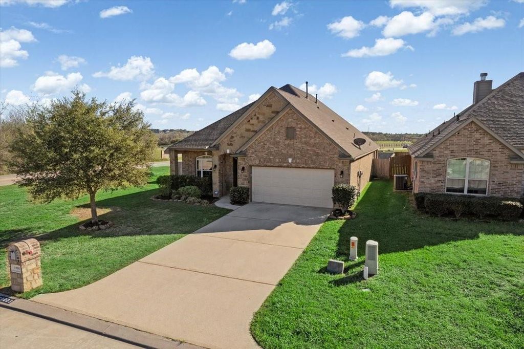 19003 Minero Lane, Montgomery, TX 77356