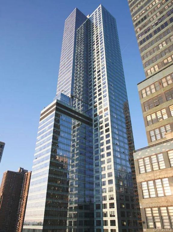 350 W 42nd Street 19I, New York (manhattan), NY 10036 — exterior