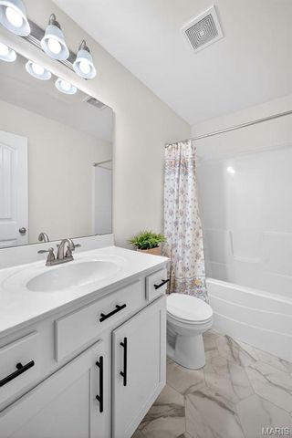 506 Hickory Knoll Drive, Troy, MO 63379