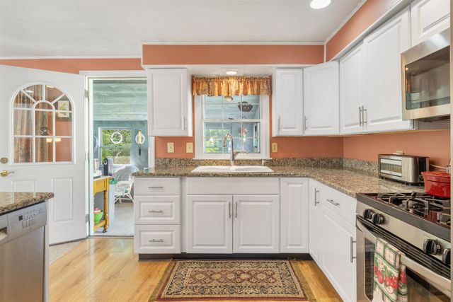 77 Knox Marsh Road, Dover, NH 03820