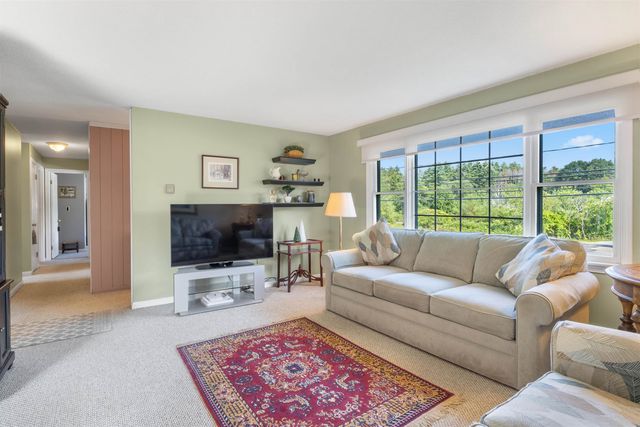 77 Knox Marsh Road, Dover, NH 03820