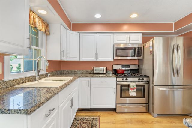 77 Knox Marsh Road, Dover, NH 03820