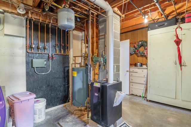 77 Knox Marsh Road, Dover, NH 03820