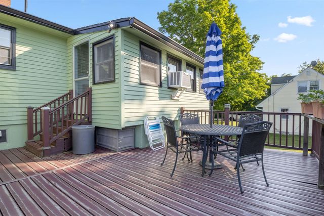 77 Knox Marsh Road, Dover, NH 03820