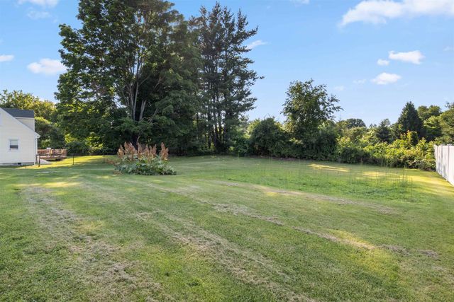 77 Knox Marsh Road, Dover, NH 03820