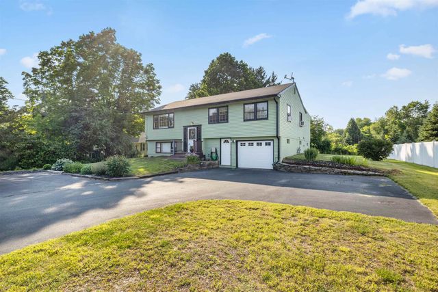 77 Knox Marsh Road, Dover, NH 03820