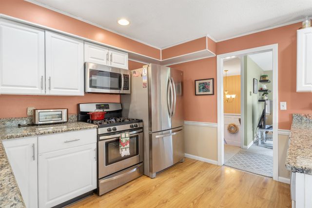 77 Knox Marsh Road, Dover, NH 03820