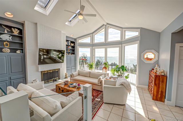 321 E Montauk Highway, Hampton Bays, NY 11946