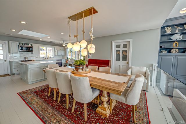 321 E Montauk Highway, Hampton Bays, NY 11946