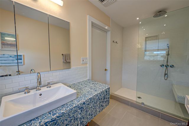 321 E Montauk Highway, Hampton Bays, NY 11946