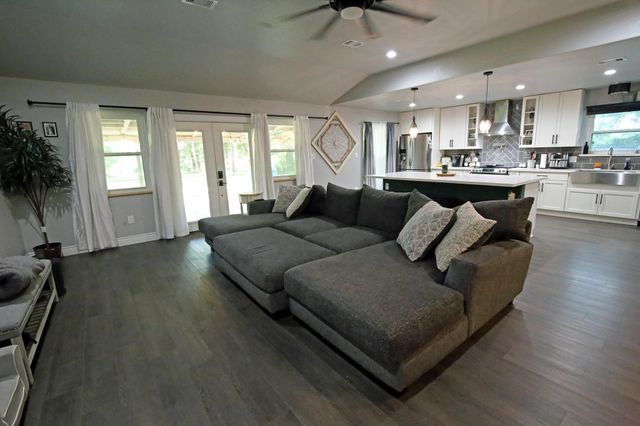 4810 Park Avenue, Dickinson, TX 77539