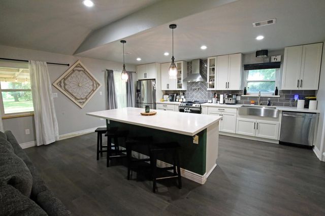 4810 Park Avenue, Dickinson, TX 77539